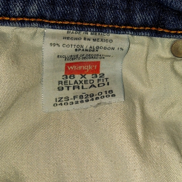 Men's Wrangler Relaxed Fit Straight Leg Jean 36x32 - Picture 7 of 8